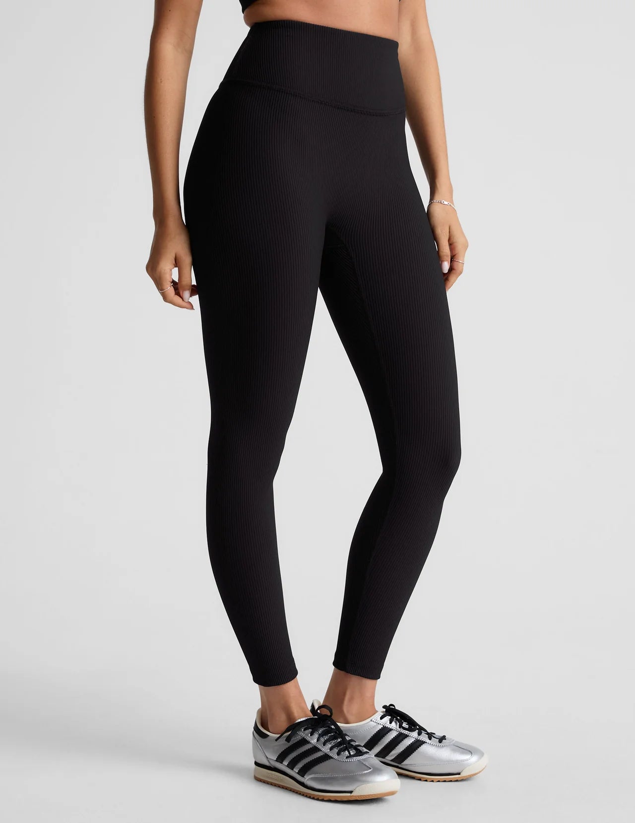 Impulse Ribbed V Waist Pedal Pusher Leggings - Black Onyx-Beyond Yoga-Happy on Main