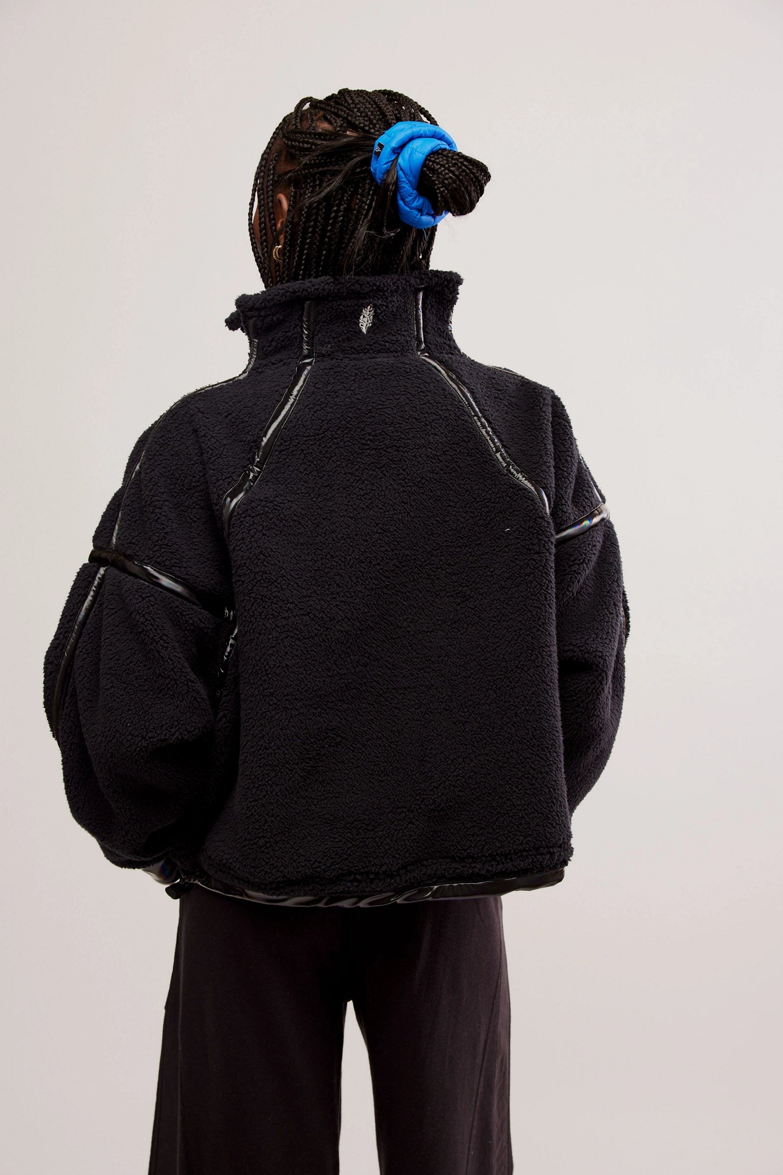 The Mountain High Shine 1/2 Zip is a cozy, half-zip pullover.