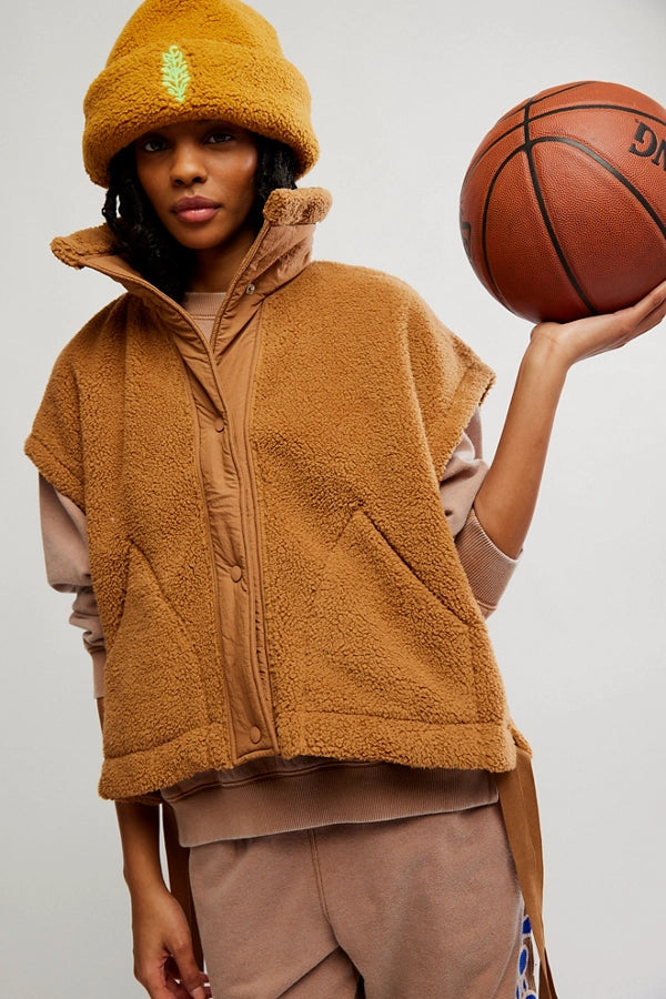 The Scout It Out Vest is a fleece vest, crafted in a relaxed silhouette.