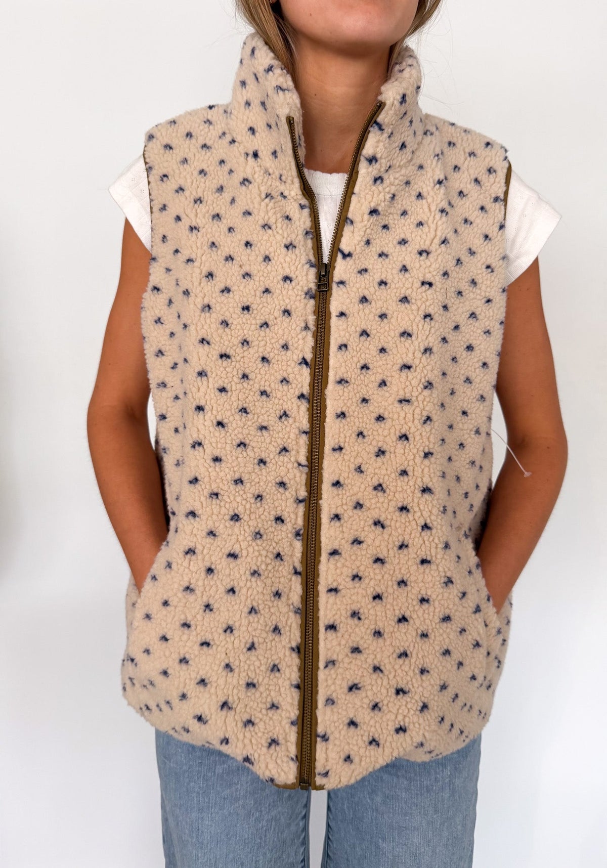 Sherpa Vest - Ivory/Blue Birdseye-Marea-Happy on Main