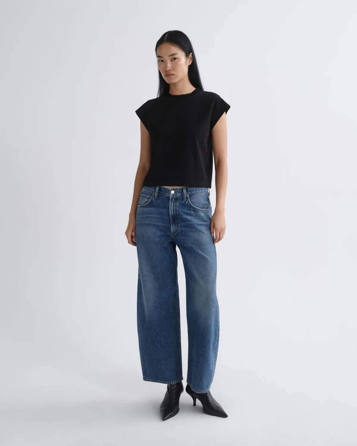 Low Curve Crop Jean (Weightless) - Curb