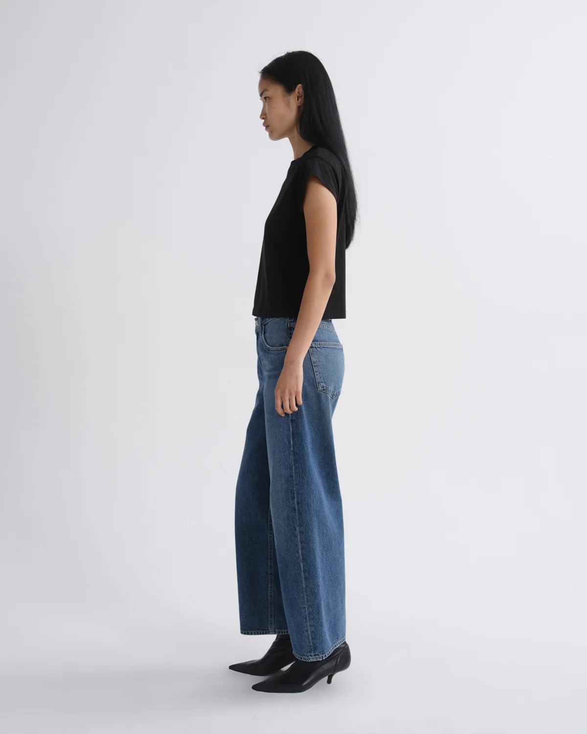 Low Curve Crop Jean (Weightless) - Curb