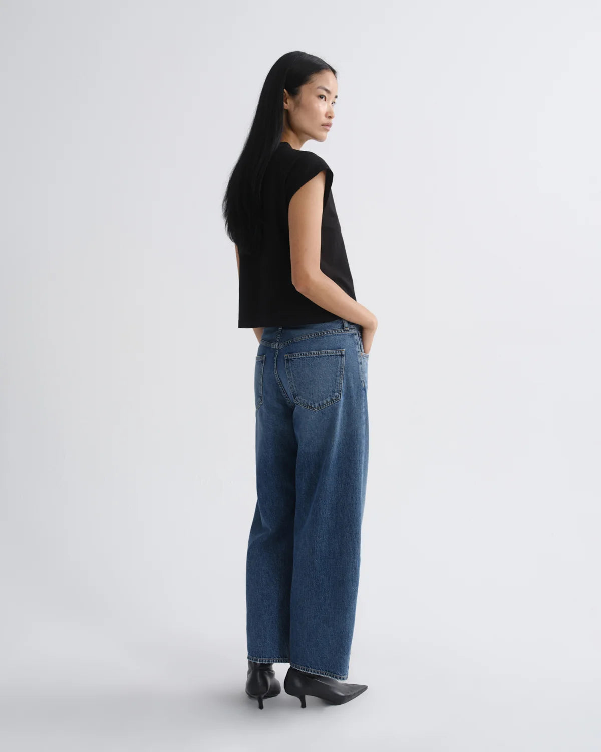 Low Curve Crop Jean (Weightless) - Curb