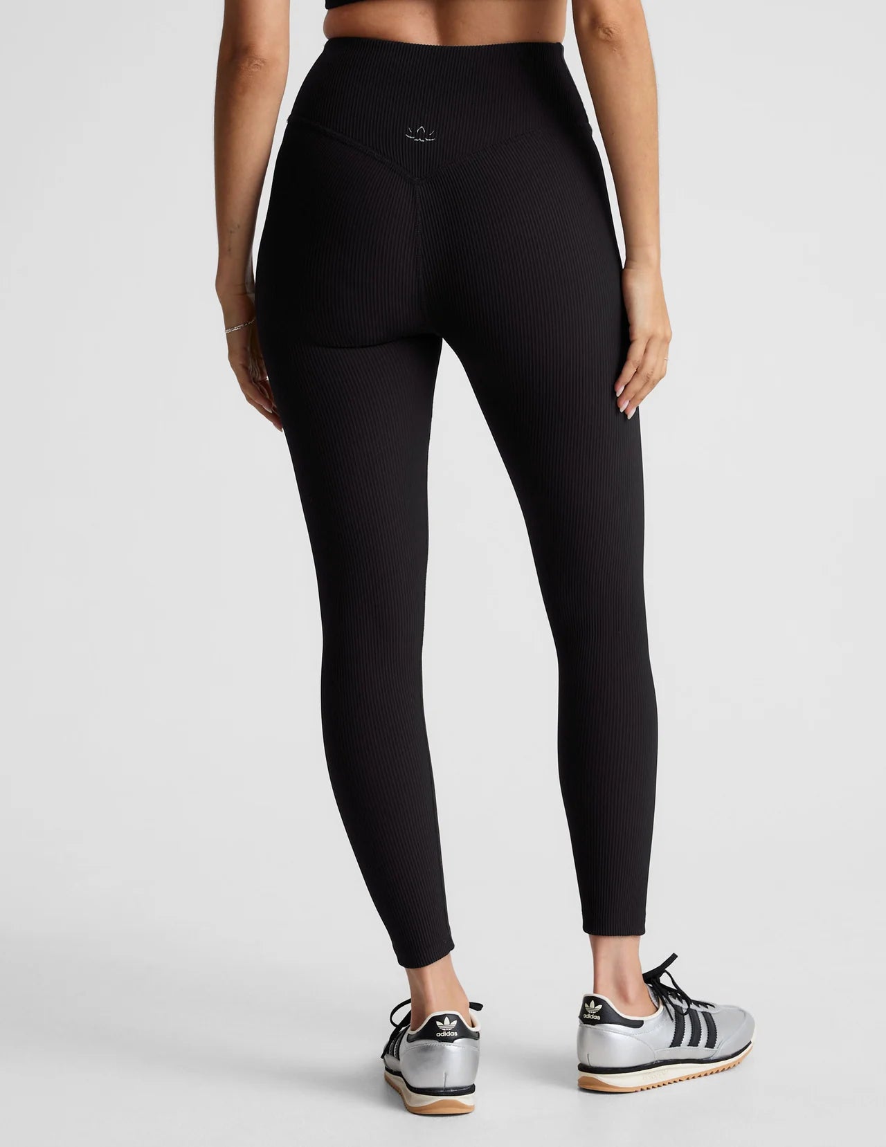 Impulse Ribbed V Waist Pedal Pusher Leggings - Black Onyx-Beyond Yoga-Happy on Main