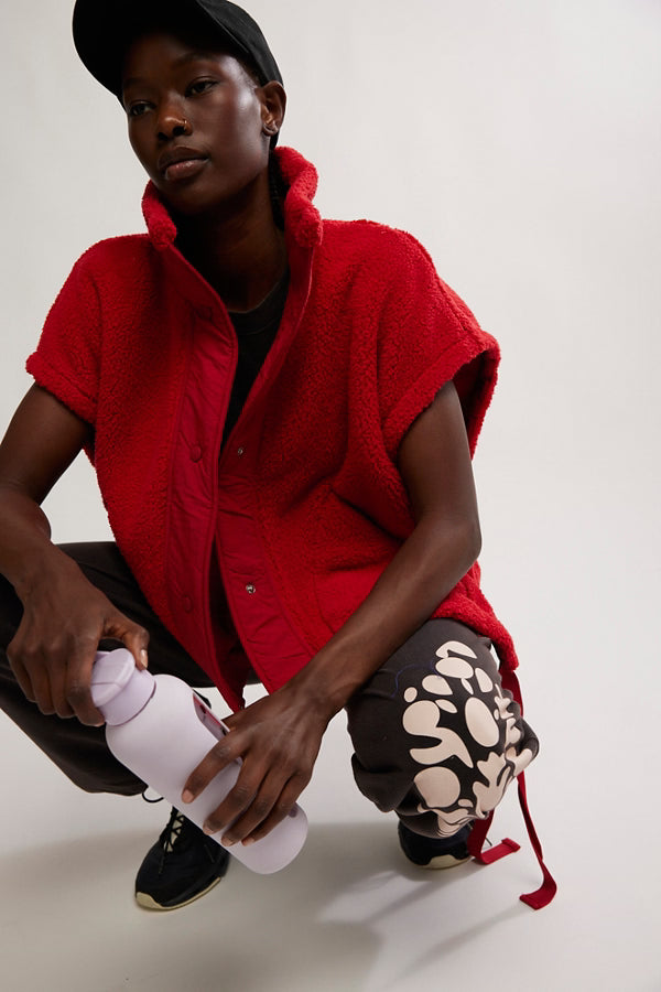 The Scout It Out Vest is a fleece vest, crafted in a relaxed silhouette.